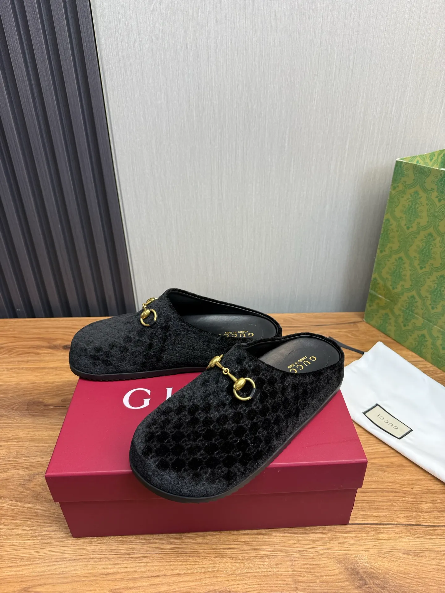 Men's men's shoes💰Pili 420💰Maoli 460💰 ＧＵＣＣＩGucci. Popular couple slippers hot sale🩷💚 🩴Official website one to one production 35-45 size 45 46 🉑️Customized!